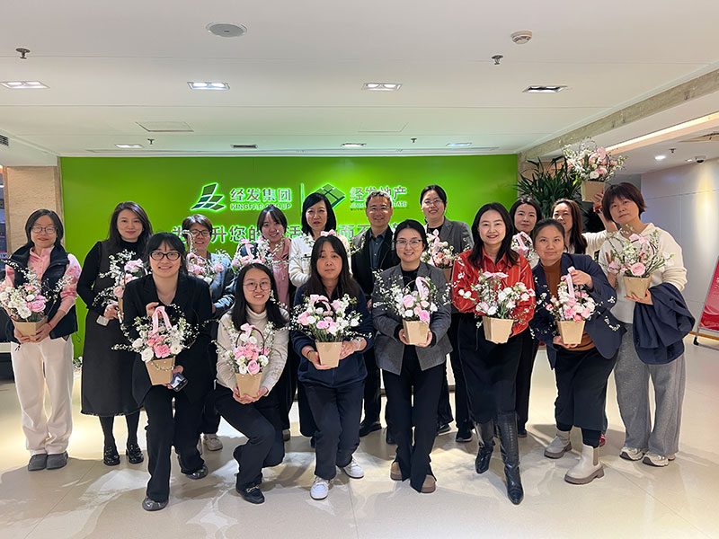 春日花漾 致敬芳华——经发地产开展“三八”国际妇女节插花活动